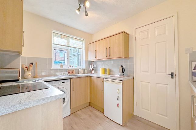 11 Fielding Avenue, Stockport photo 4