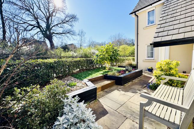 2, Chestnut Gardens, Hartley Wintney photo 2