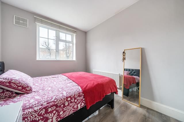 Flat 4 Crowland House,, Springfield Road, London photo 4