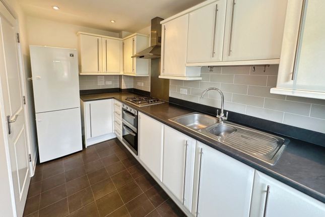98, Bowhill Way, HARLOW photo 2