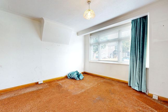 18, Bawdsey Avenue, Ilford photo 5