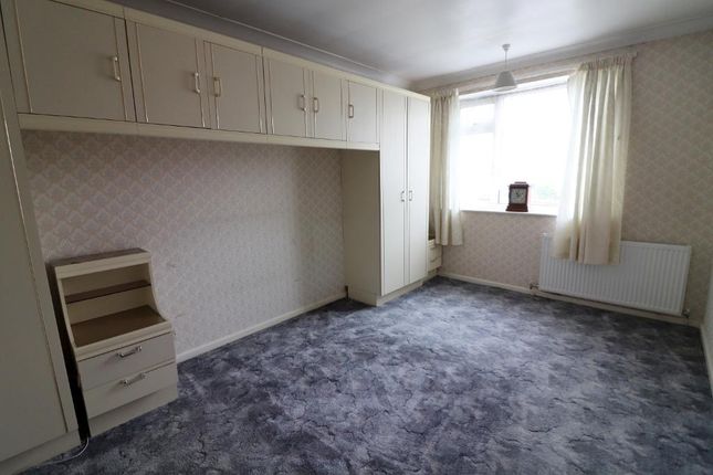 Detached house for sale in Oakley Road, Luton, Bedfordshire