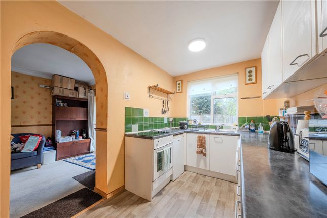 9, Queenshill Garth, West Yorkshire photo 2