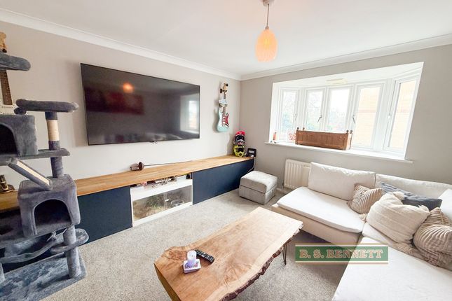 11 Harcourt, Wraysbury photo 4