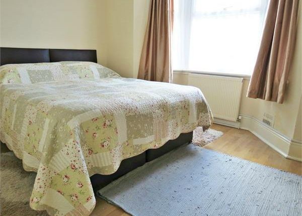 39, Gladstone Road, Watford photo 2