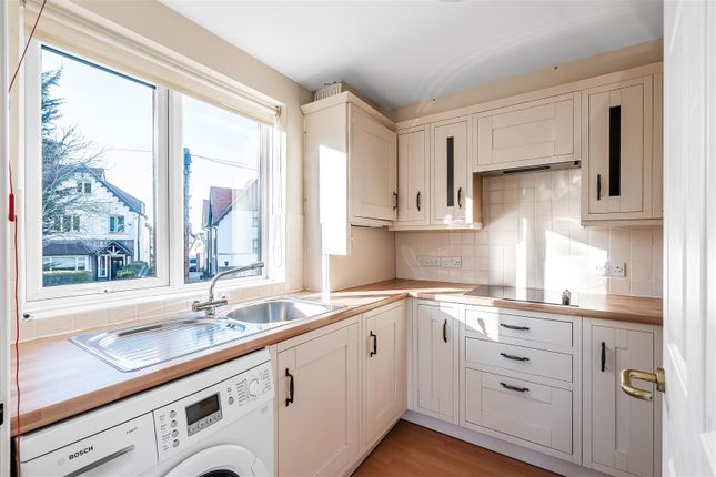 Apartment 8, Sycamore Court, Hoskins Road, Oxted photo 2