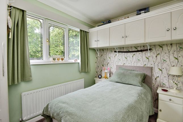 3, Delamere Grove, Staffordshire photo 4