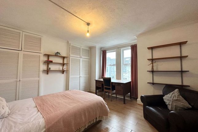 Room 1, 52 Brading Road, Brighton photo 3