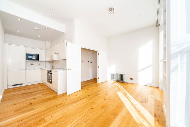 Flat 3, 16, Monmouth Road, London photo 3