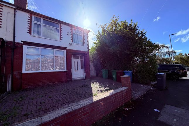 52, Moss Bank, Manchester photo 3