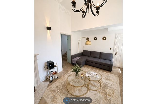 Flat, Osborne House Hampstead Avenue, Woodford Green photo 4