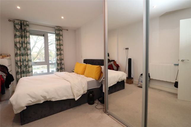 30 Colborne Place, 74, Maybury Road, Surrey photo 4