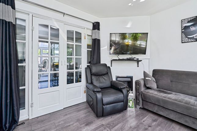 8, Maple Drive, West Midlands photo 3