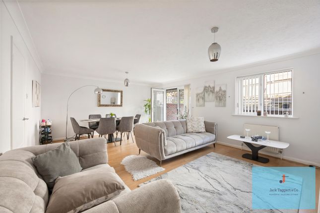 52, Queen Victoria Avenue, Hove photo 2