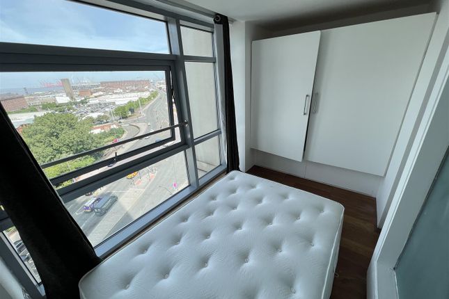 Ap 805, Beetham Tower, 111 Old Hall Street, Liverpool photo 4
