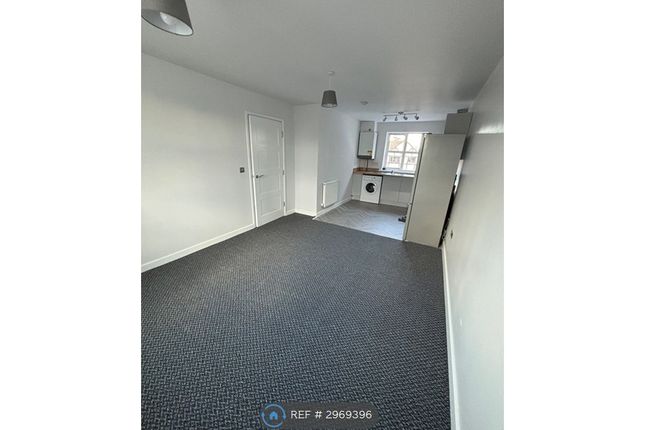Flat, High Street Saltney, Chester photo 4