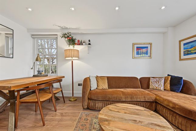 8 Eton Place, Eton College Road, London photo 4