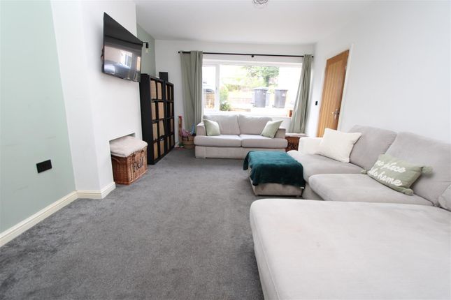 69, Albert Avenue, Bradford photo 4