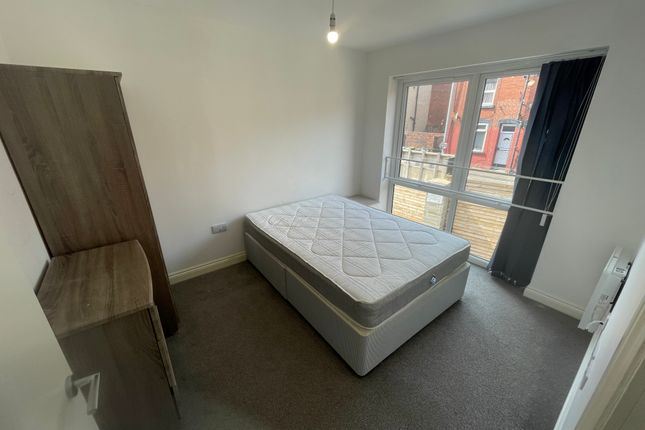 Flat to rent in Park Residence, Holbeck, Leeds