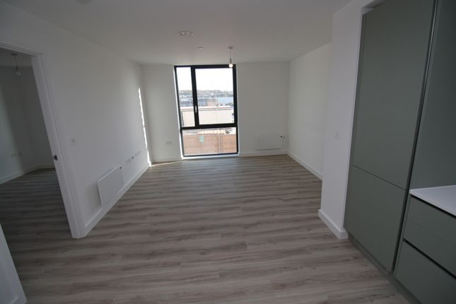 Flat to rent in 504 Chevette Court Kimpton Road., Luton, Bedfordshire