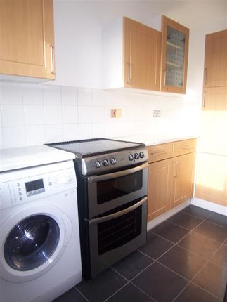 Flat to rent in Percy Gardens, Old Malden, Worcester Park