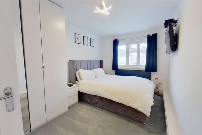 Flat for sale in Beachcroft Place, Lancing, West Sussex