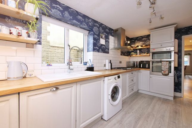 12 Glovers Close, Milborne Port, Sherborne photo 4