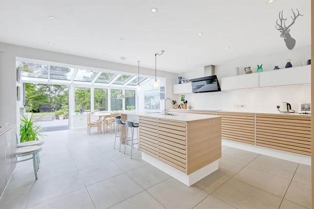 Thumbnail Town house for sale in Palmerston Road, Buckhurst Hill