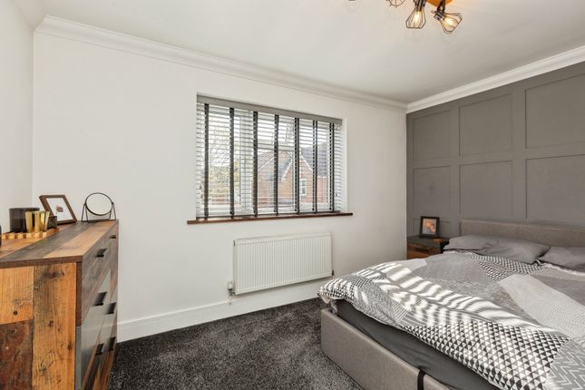 34, Holly Drive, Buckinghamshire photo 3