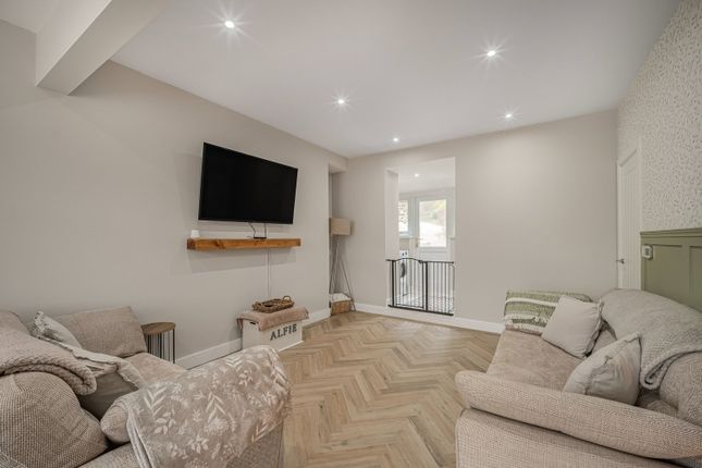 29, Stanley Street, Caerphilly photo 4