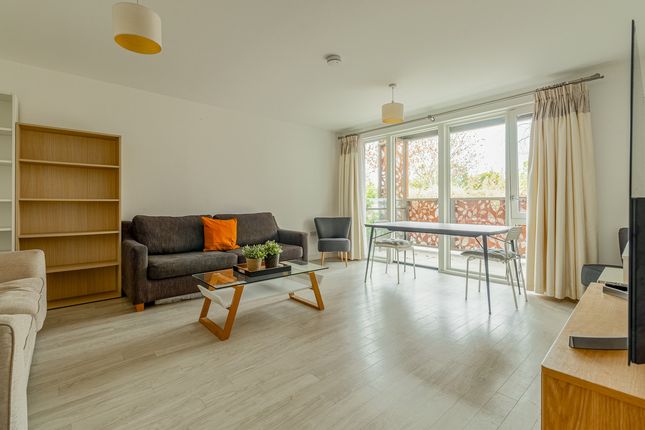 Flat 6, Campion House, 6, Blondin Way, London photo 4