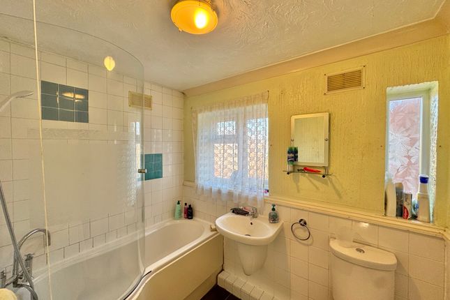 33, PETERBOROUGH photo 4