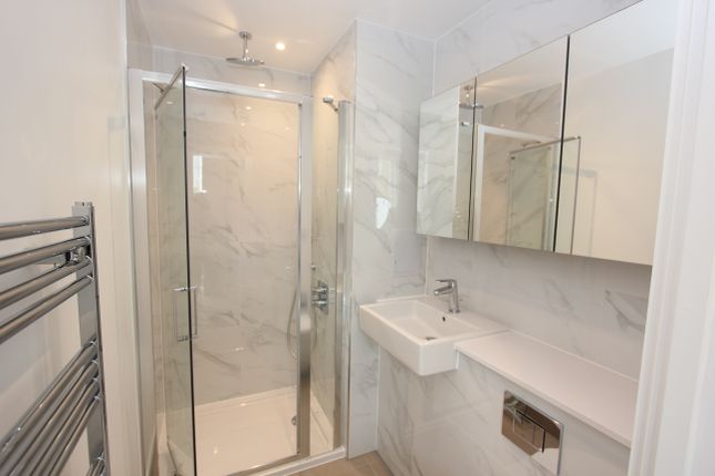 Flat for sale in Hinton Road, Brixton, London