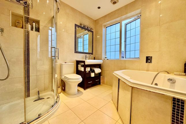 60 Whitchurch Gardens, Edgware photo 3