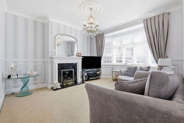 16 Edward Road, Romford photo 2