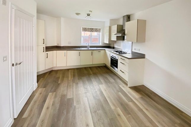 4, Arthur Maybury Close, Ashford photo 2