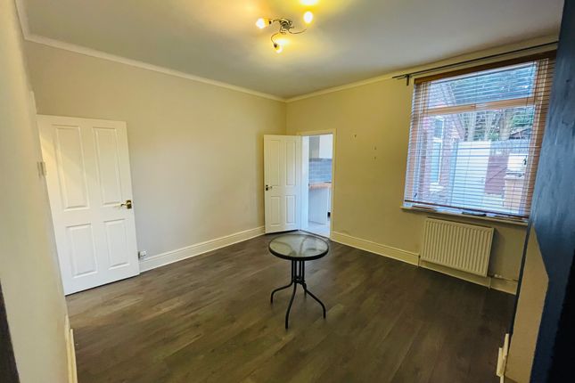 42, Lynton Avenue, Swinton photo 3