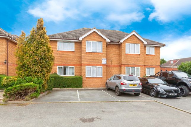 Flat for sale in Grace Court, Slough