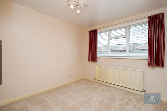End terrace house to rent in Smarts Lane, Loughton, Essex