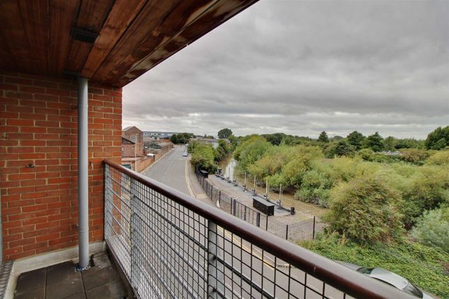 Flat for sale in Severn Road, The Docks, Gloucester