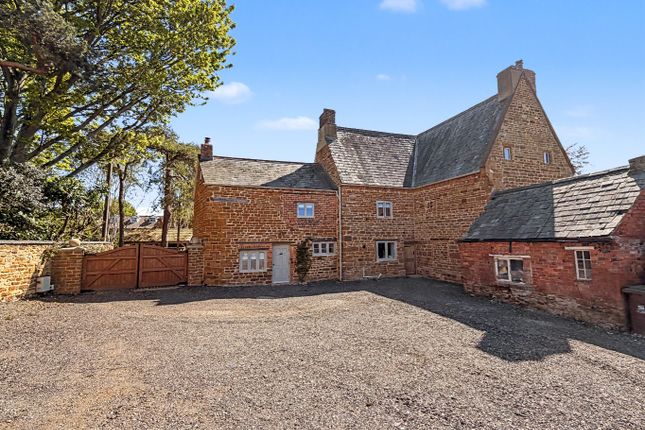 The Hollies, 4 Kings Lane, Northamptonshire photo 3