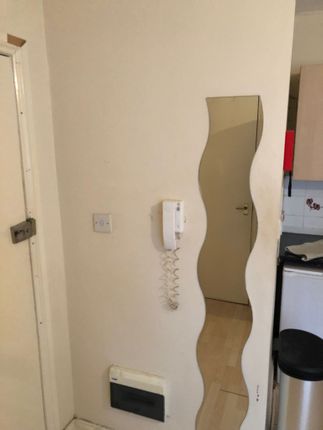 87, Walm lane, London photo 4