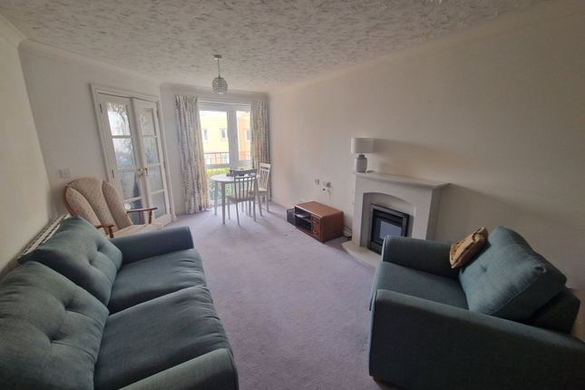5 Admirals Court, Rolle Road, Exmouth photo 2