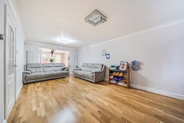 32 Buckfast Avenue, Bedford photo 3