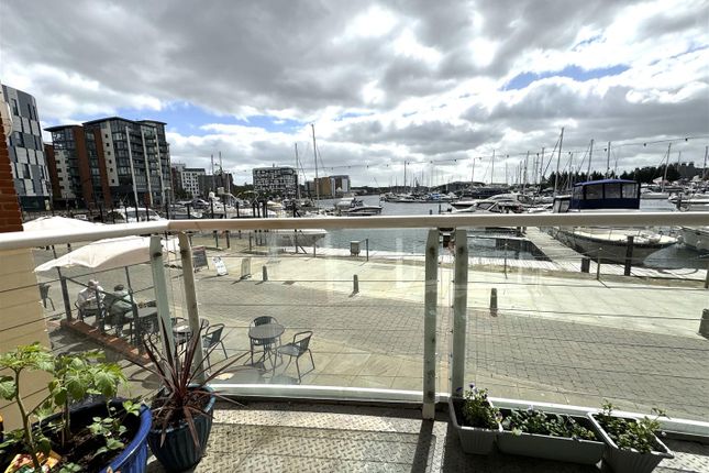 Thumbnail Flat for sale in The Waterfront, Neptune Square, Marina Ipswich
