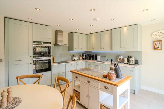 12, Barnard Crescent, Broadway photo 2
