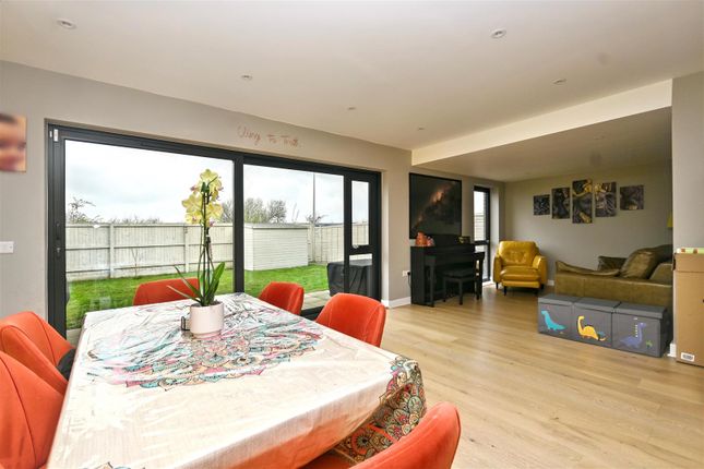 4, Genovesa Way, Eastbourne photo 2