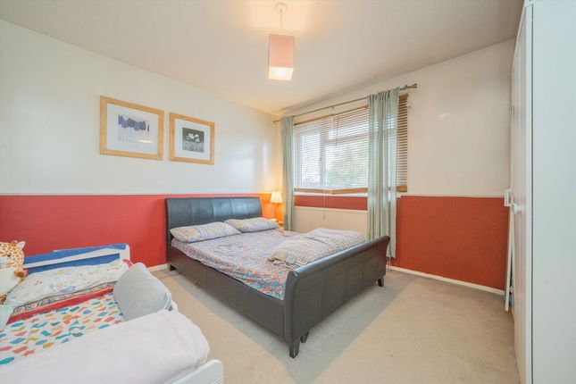 61, Aspen Close, London photo 4