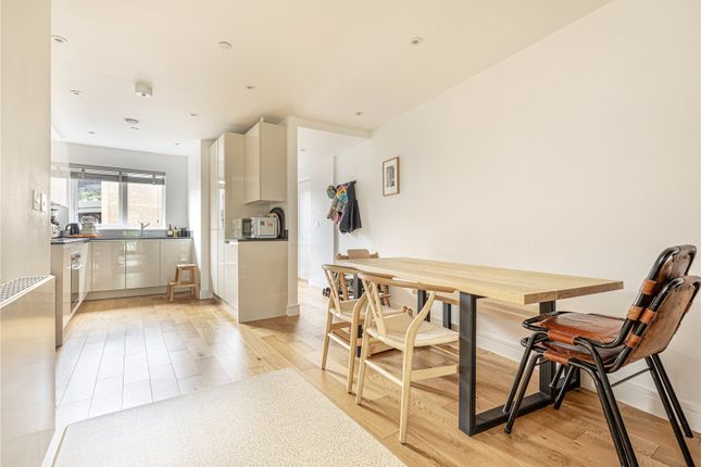 Flat 36, 22, Bradley Road, Clapham photo 3