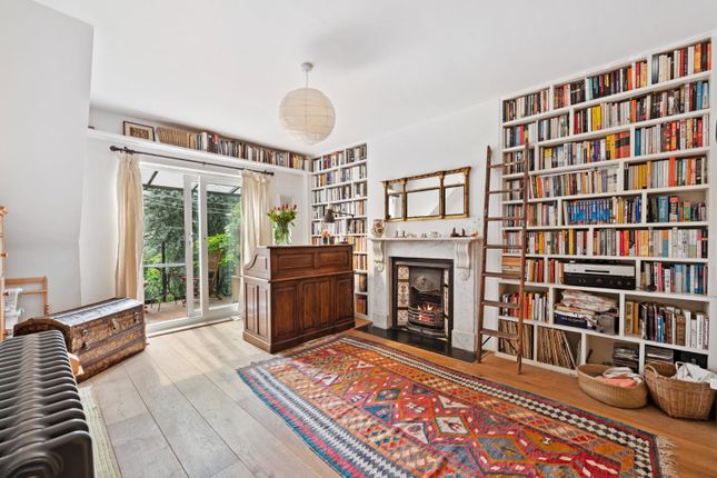 Flat for sale in Dunsmure Road, London
